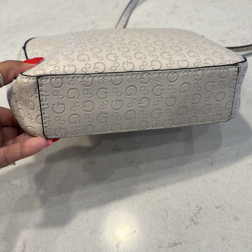 Guess handbag - Picture 3 of 4